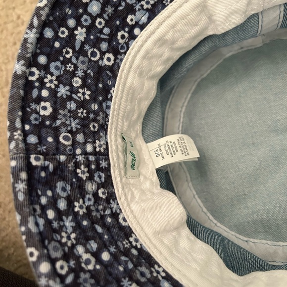 bucket hat - Picture 2 of 4